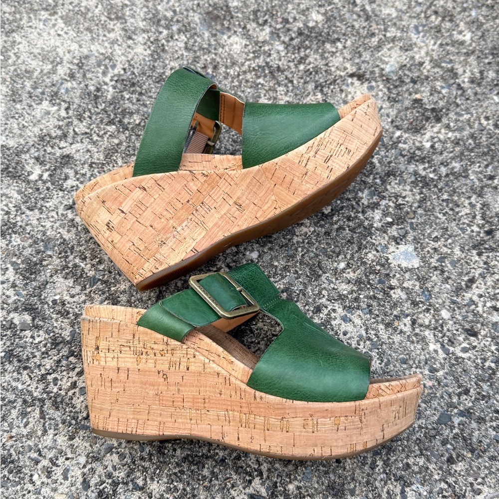 Kork-Ease Andi Platform Wedge Sandal in Gorgeous forest green color size 6